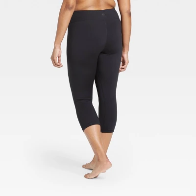 Women's Simplicity Mid-Rise Capri Leggings 20" - All In Motion™ 6 Women's Simplicity Mid-Rise Capri Leggings 20" - All In Motion™ - Image 4